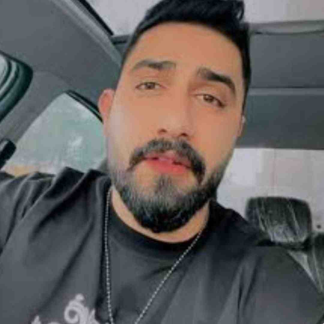 محمد امیری بحث کردم با خودم قهر کردم عکساته بغل کردم