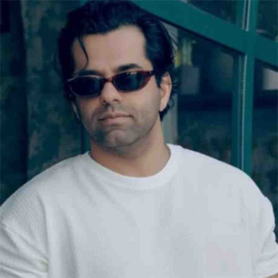 رضا بهرام خودم تنها تنها دلم چو شام بی فردا