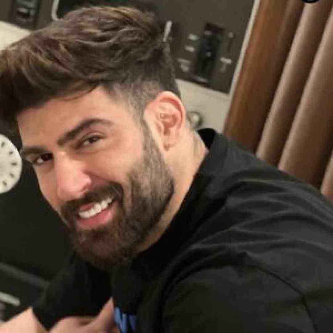 محمد محرمی ﭘﺮ ﻣﻴﻜﺸﻪ دﻟﻢ واﺳﻪ ﺗﻮ ﺧﻮﺷﮕﻠﻢ