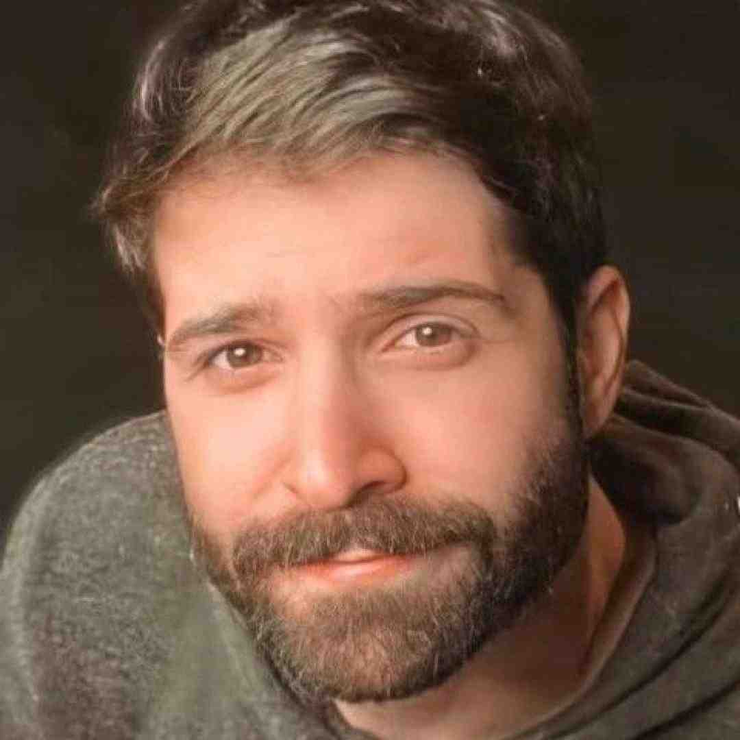 حمید هیراد گفتی که قلبت با منه اما یکی دیگه تورو