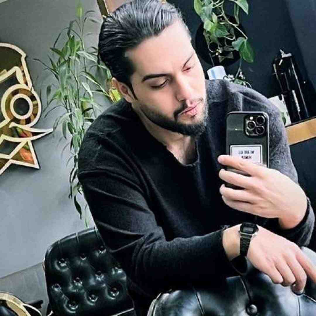 حامیم ما آدم دنیای همدیگه نبودیم
