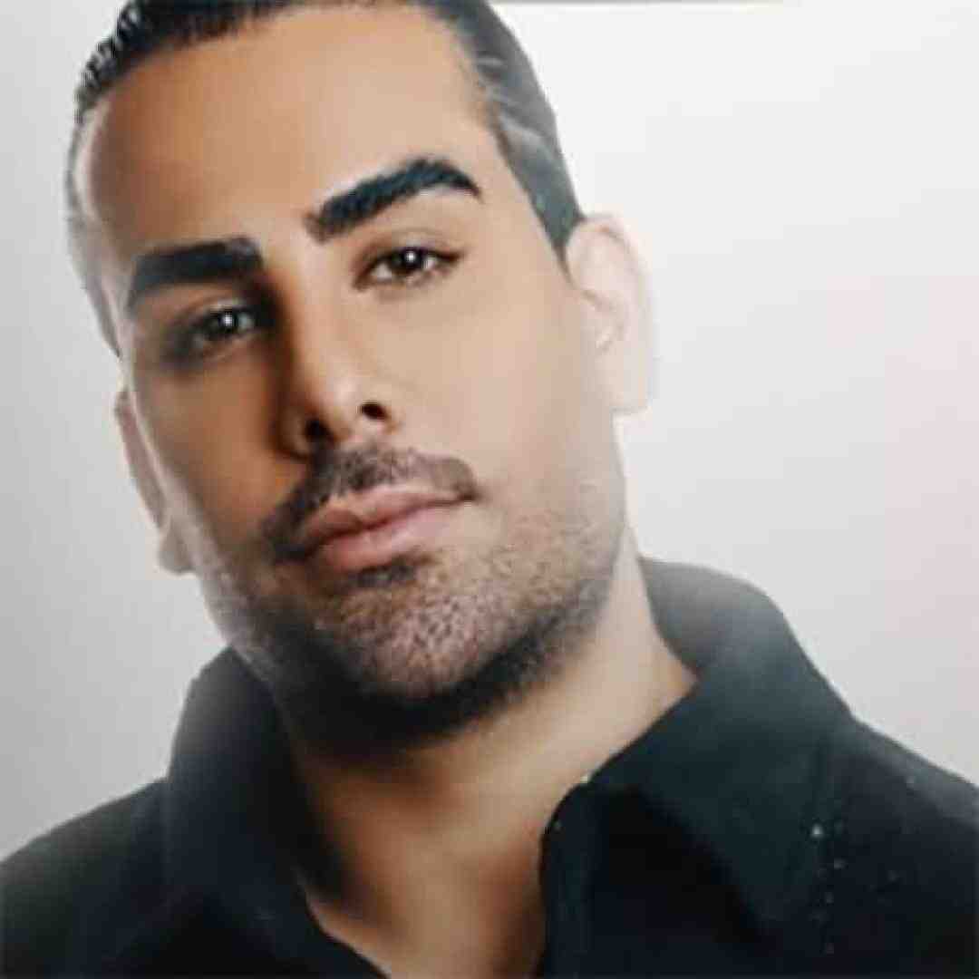 مج⁷ید رضوی وقتی رو تو زومم بقیه رو تار