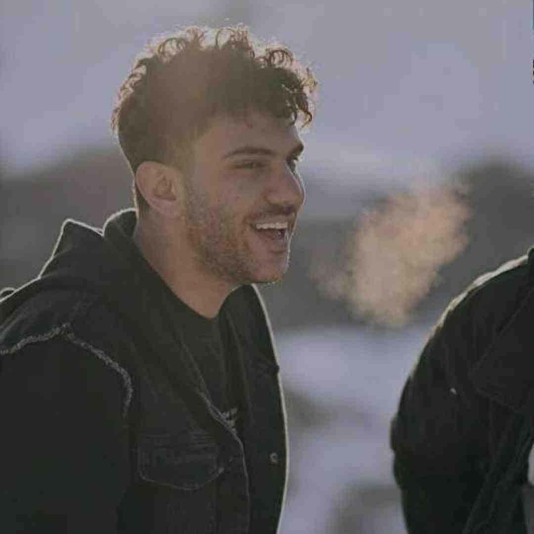 پیام عباسی ﺑﺮو ﻣﻨﻮ ﺗﻨﻬﺎﻳﻴﻮ ﺷﺒﻮ ﻧﻪ ﻣﻦ درﺳﺖ ﻣﻴﺸﻢ
