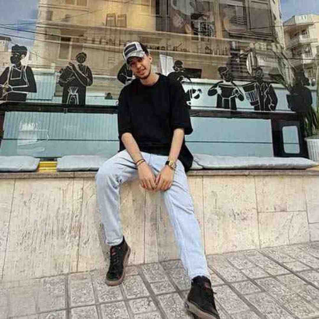 امیر خوشنگار تو این تنهایی داره میده مغزم
