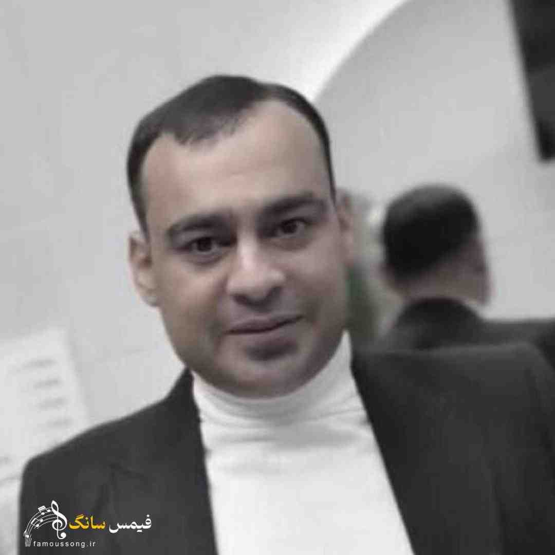 روح الله کرمی یکی با یارش خوشه براش هی رنگی میپوش
