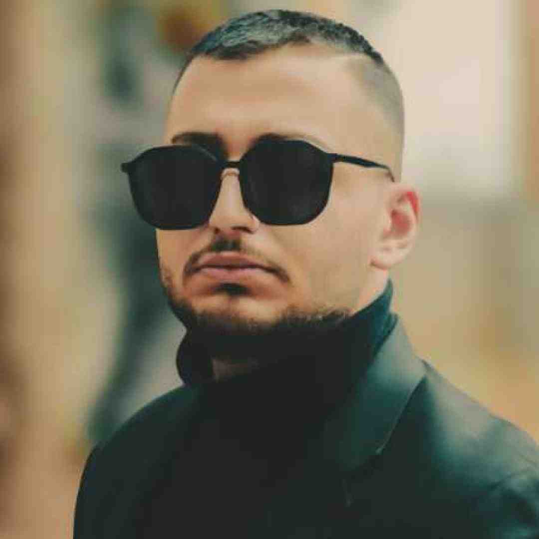 حسین بیات در ﺳﻜﻮت ﺷﺐ ﻫﺮ ﻟﺤﻈﻪ ﺻﺪاﻳﺖ