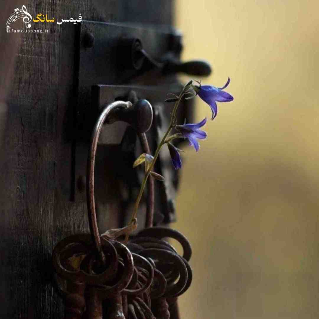 نیستی و از نبودنت تموم لحظه هام پره صدای دختر