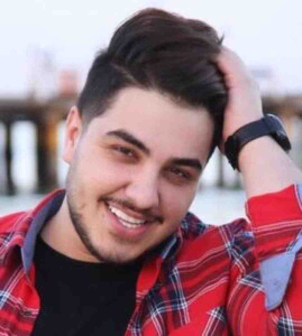 آرون افشار پدر یعنی گرمی یک خانه این یعنی شونه مردانه