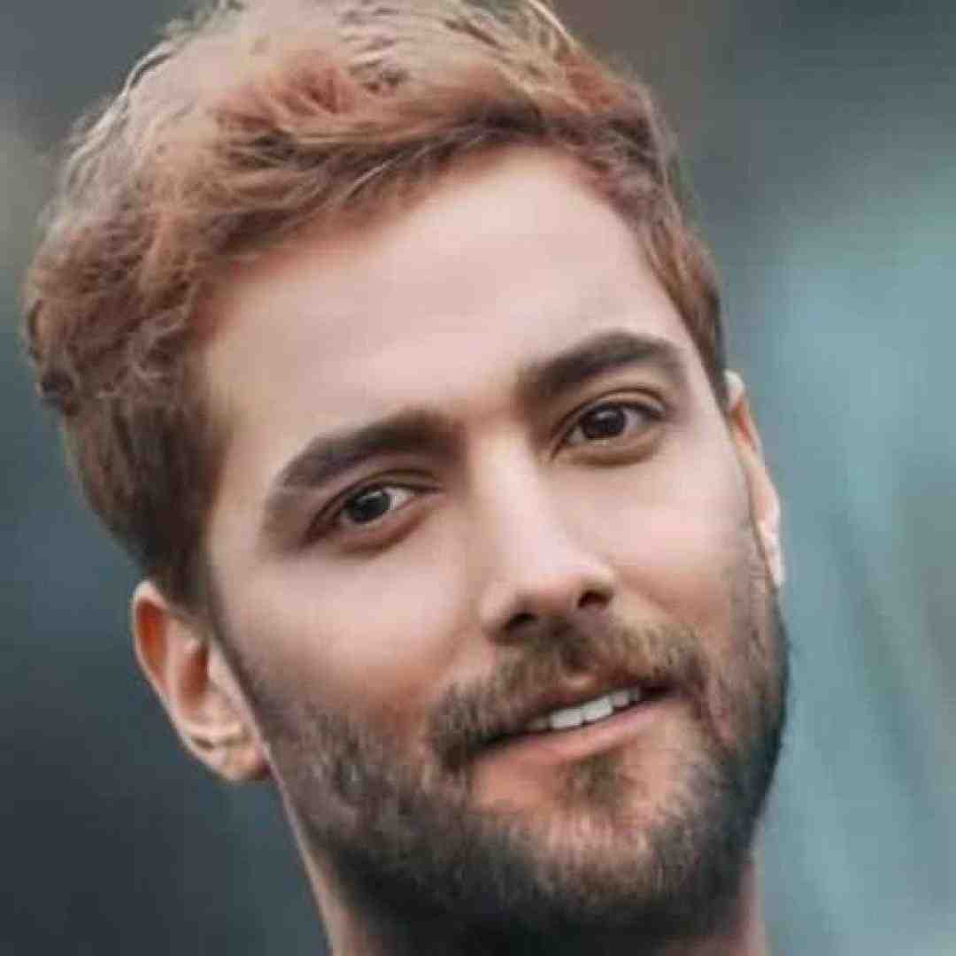 امیر مقاره بمونی برام رفیق تو نیاز منی