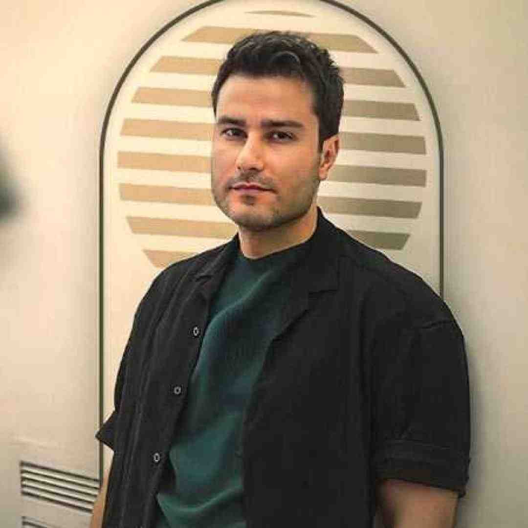 مهدی احمدوند دلم رفت براش ذوق ببین واسه بار چندم