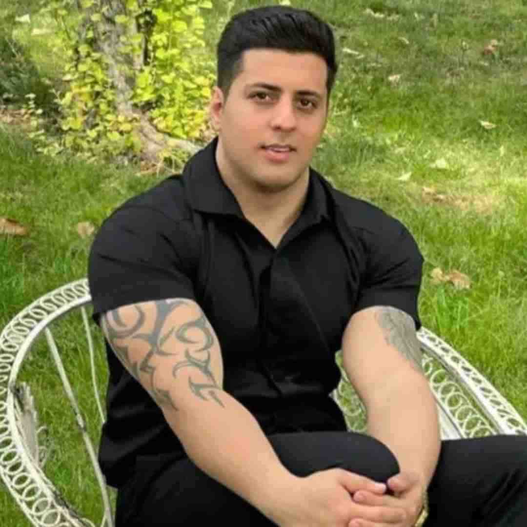 سبحان رستمی داری میری رو مخم بسه دیه پر تو تنم