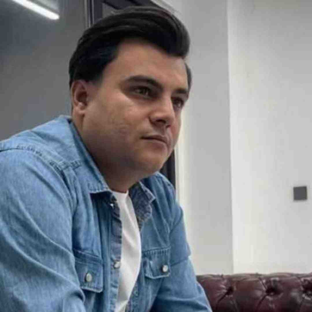 رامین کرمی ای ﻏﺮﻳﺒﻪ ﻣﻮاﻇﺐ ﻋﺸﻘﻢ ﺑﺎش